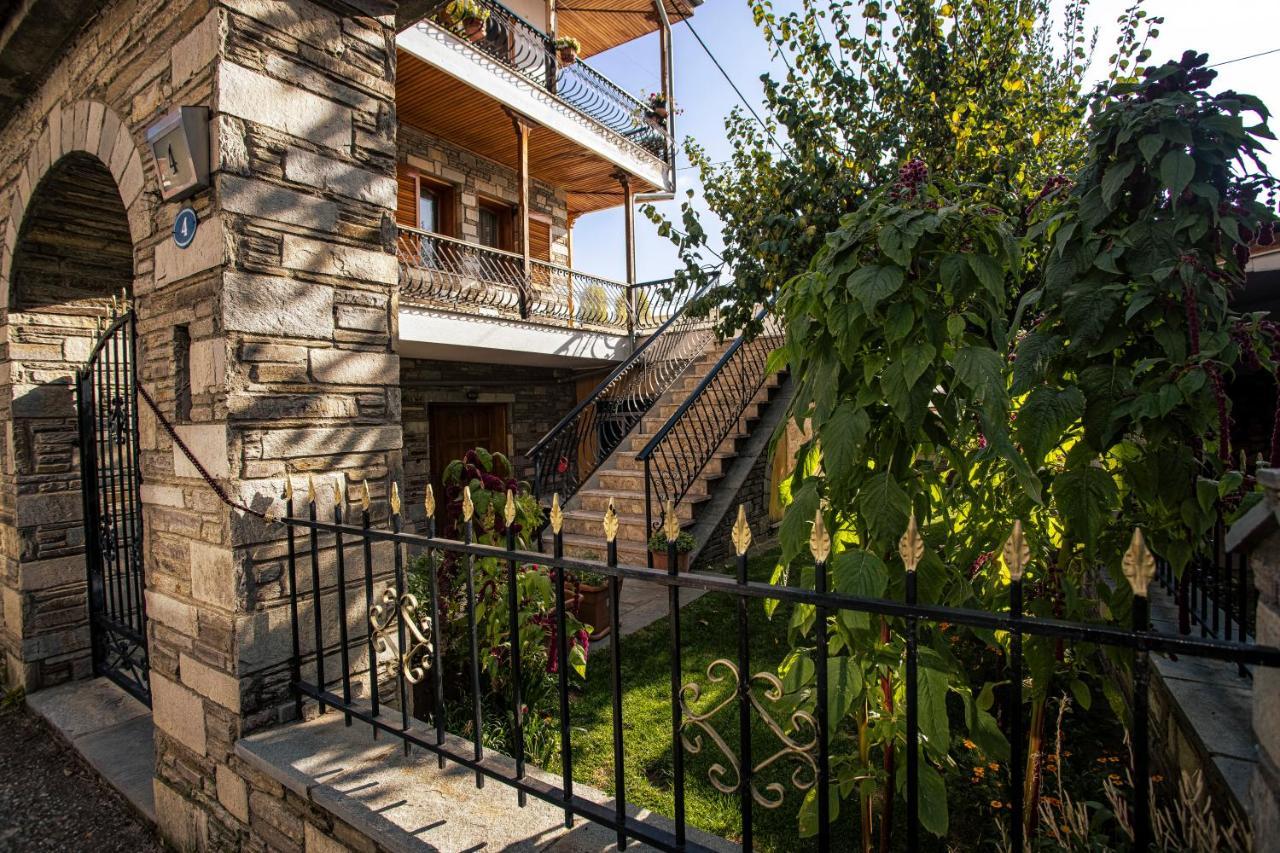 Georgia'S Guesthouse Castória Exterior foto